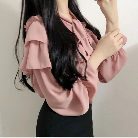 Ruffled blouse-fits xs to small - Picture 4 of 4